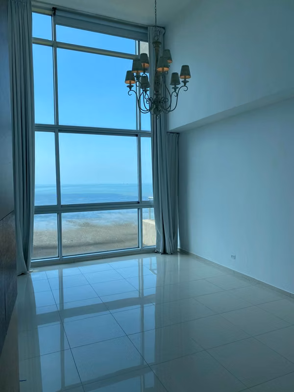 Espectacular apartamento con techos doble altura  – 3R 4B - PH Altamar del Este - foto 1