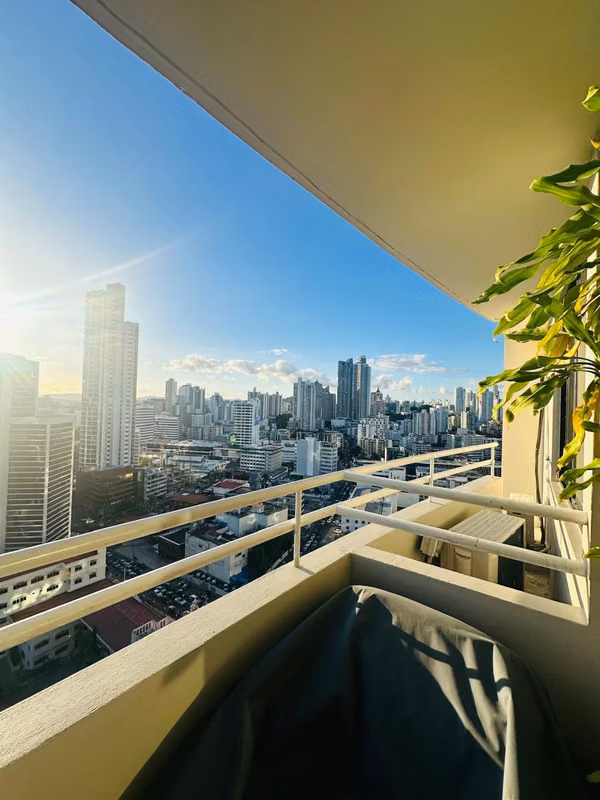 Vistas únicas en Obarrio, piso alto junto al Santuario - foto 1