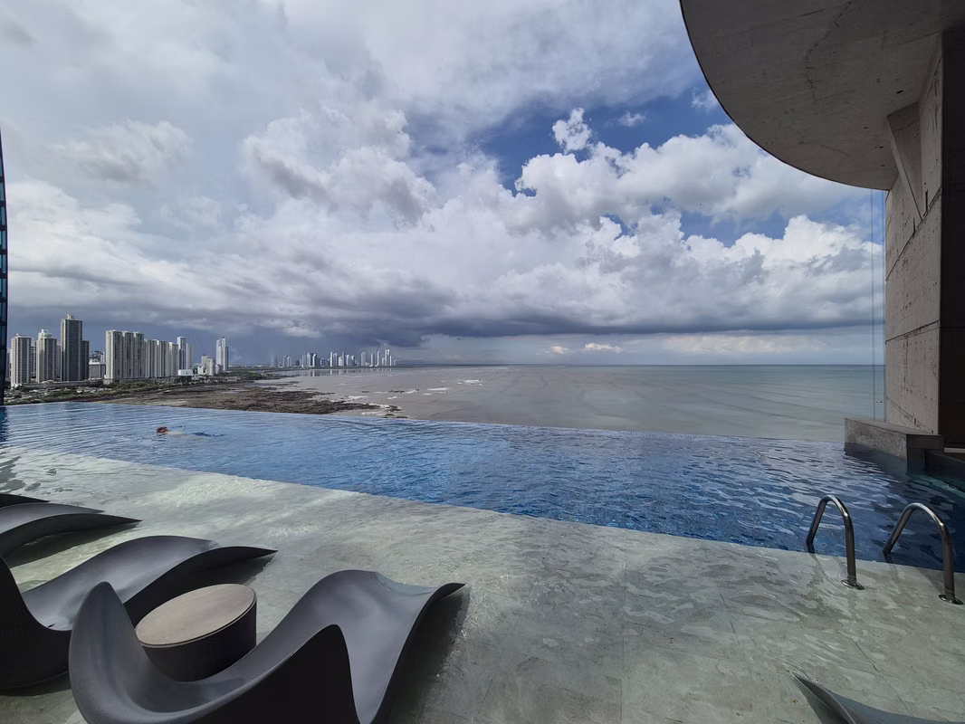 SE ALQUILA APTO 2 hab Vista al mar en PH TOC (antigua Trump Tower) - photo 1