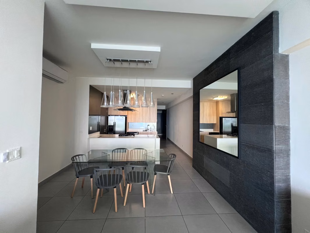 ALQUILER APARTAMENTO AMOBLADO AVENIDA BALBOA FRENTE AL MAR - foto 1