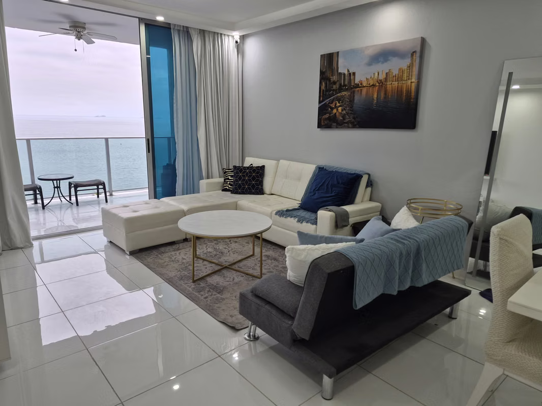 APARTAMENTO AMOBLADO FRENTE AL MAR - photo 1