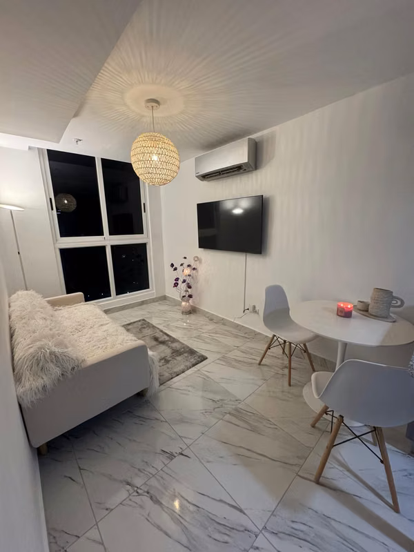 ALQUILER – Apartamento Amoblado de 1 Recámara en PH SANDS - foto 1