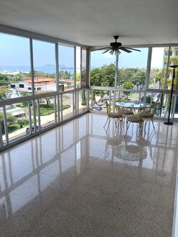 Lujo y Exclusividad en Cinta Costera | 250 m² con Vista Espectacular al Mar y Marina - foto 1