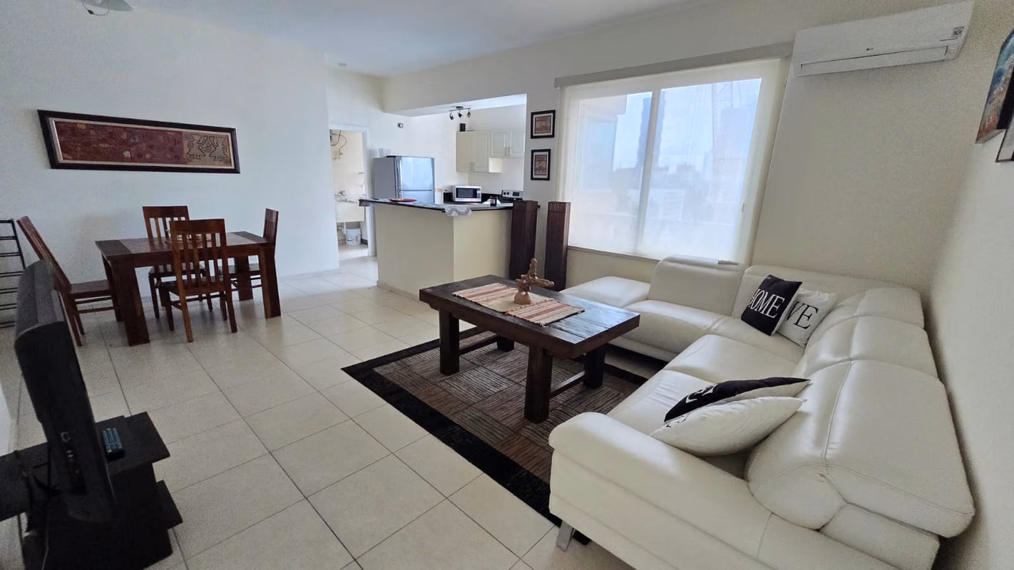 Rento apartamento en PH Vista del Mar de 2 recamaras con vista a la ciudad - foto 1