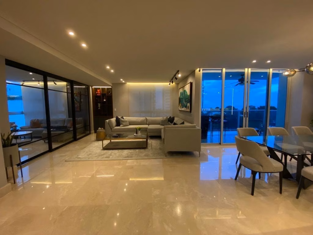 Se Vende Hermoso Apartamento Remodelado en Coco Del Mar - foto 1