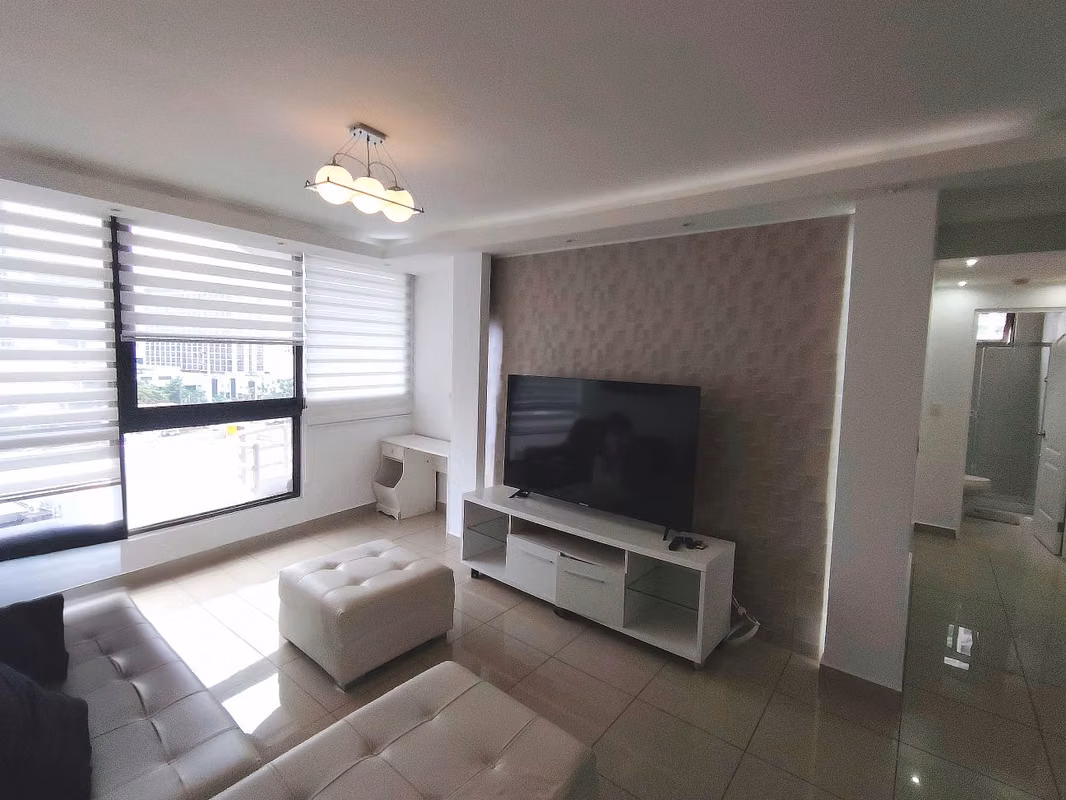 San Francisco Bay | Den con Opción a 3ra Rec | Amoblado | $175K Neg. - foto 1
