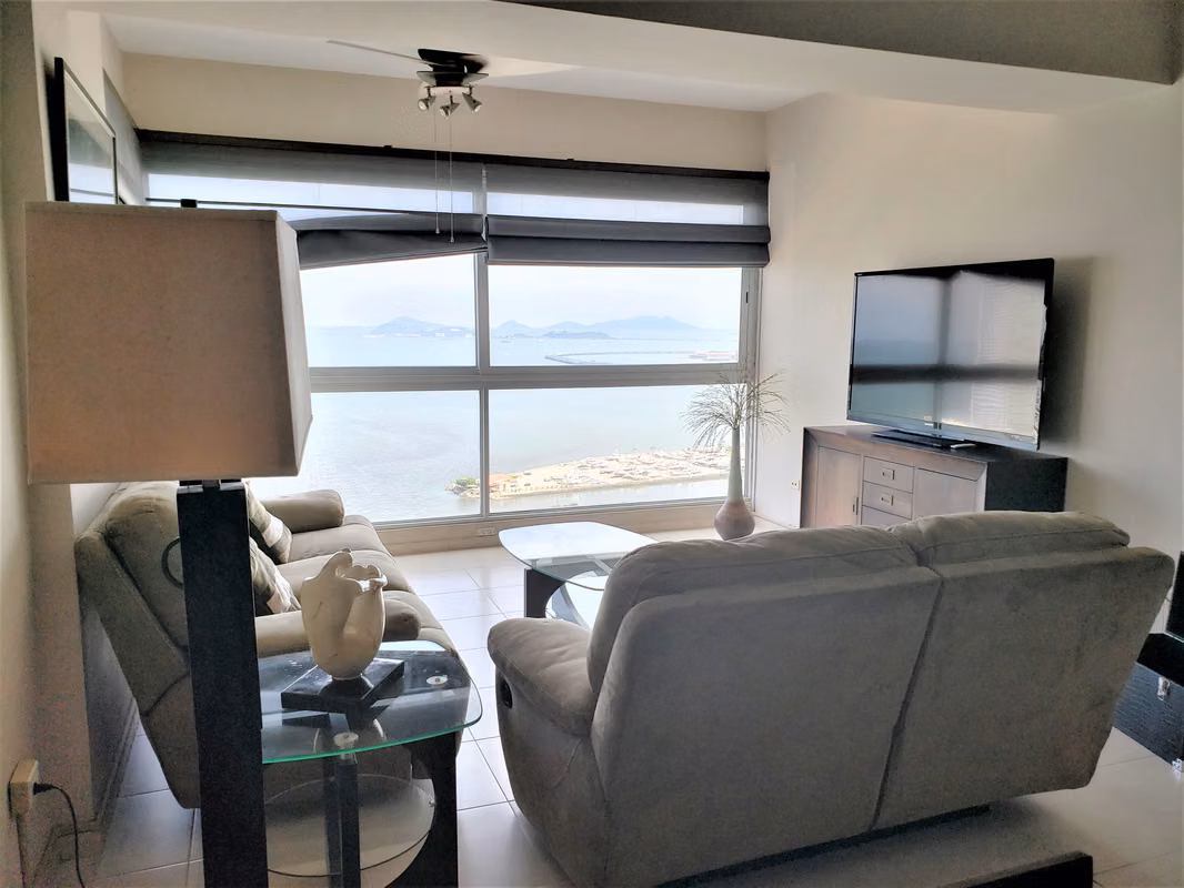 VENDO FRENTE AL MAR!!!   1 Recamara. Amoblado. Avenida Balboa - foto 1
