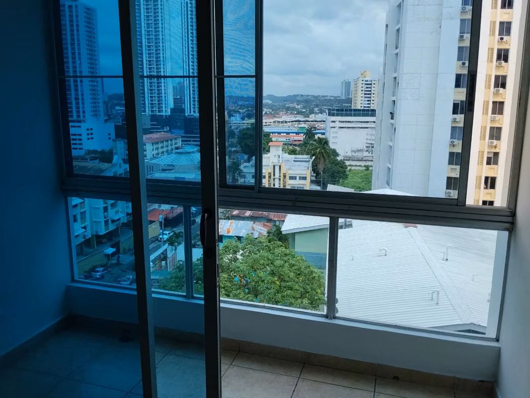 Apartamento con excelente ubicación y rápido acceso a calles principales - foto 1