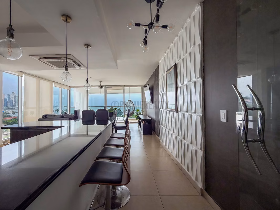 Apartamento en Alquiler en Avenida Balboa, Panamá – Amplia Residencia de 145 m² - photo 1