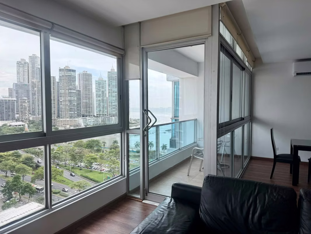 Apartamento Full Amoblado en Avenida Balboa  1 Hab 1 1/2 baños - photo 1