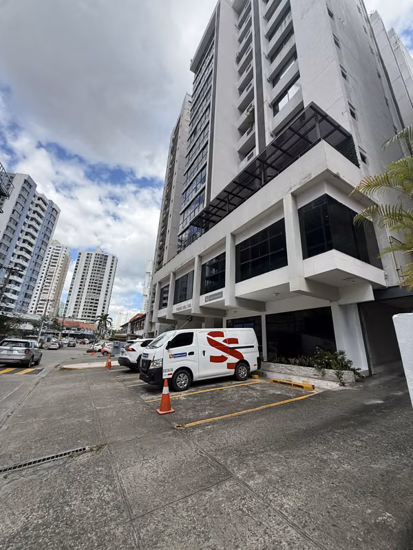 SE VENDE APARTAMENTO EN MARBELLA TORRE DEL SOL de 3 habitaciones 2 estacionamientos - foto 1