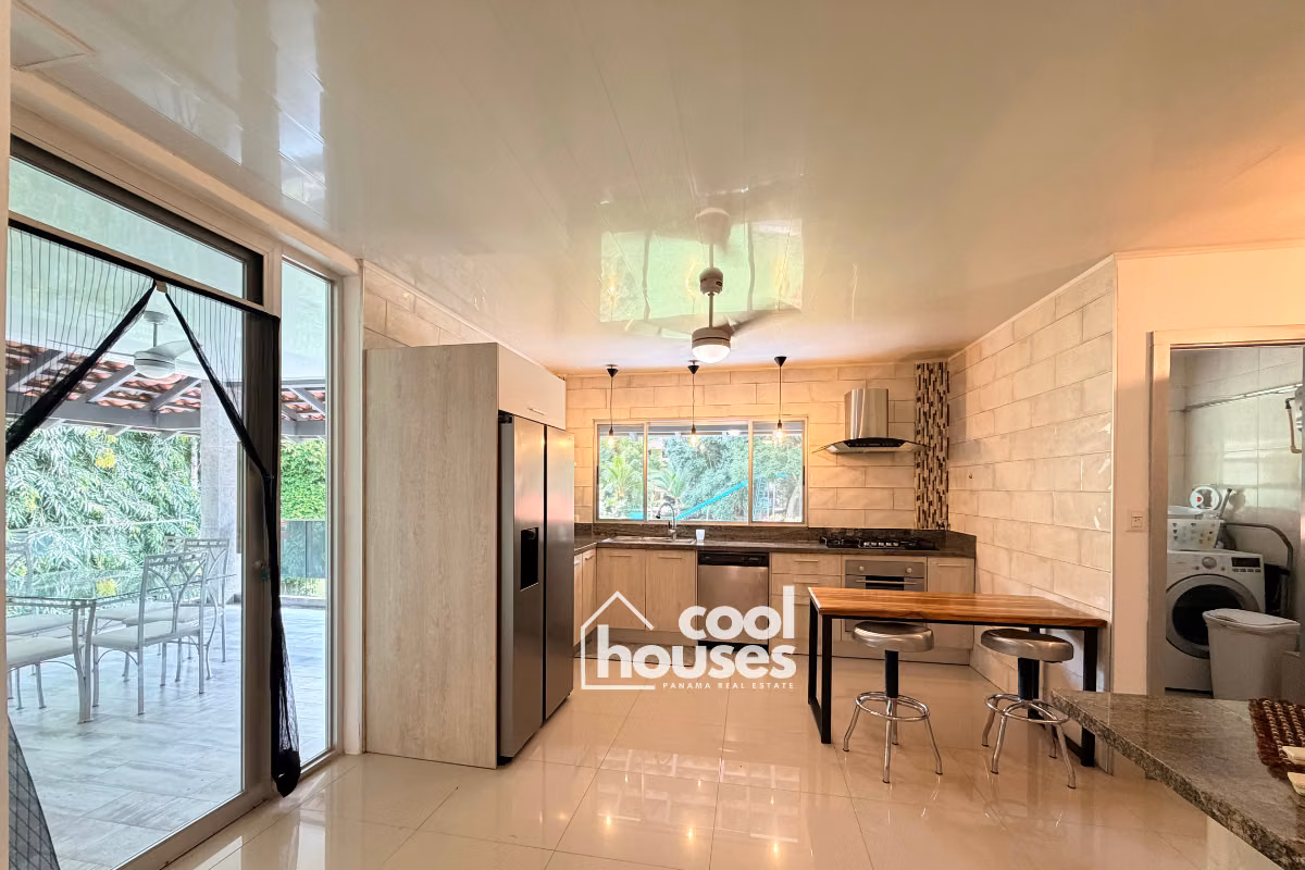 EXCLUSIVO APARTAMENTO EN CLAYTON DE DOS NIVELES CON TERRAZA PANORAMICA - foto 1