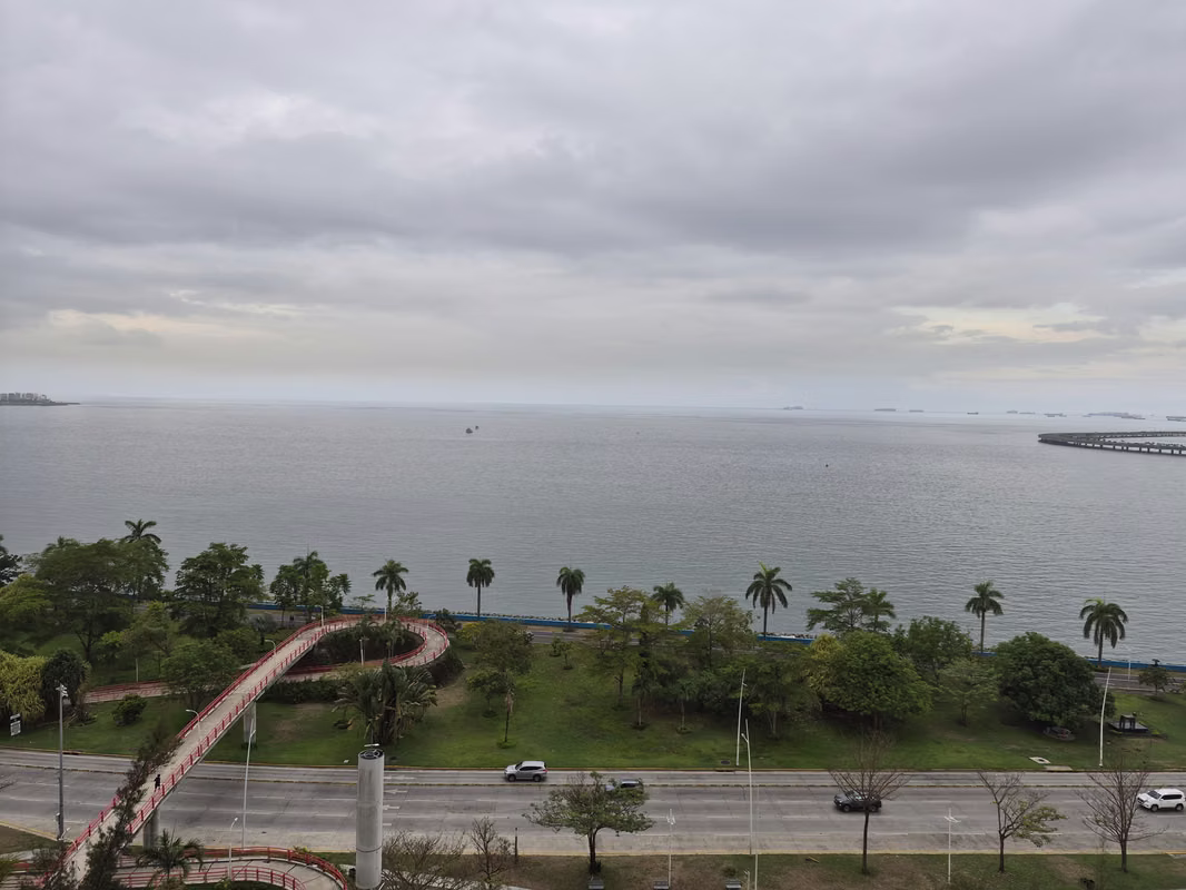 APARTAMENTO EN VENTA FRENTE AL MAR - foto 1