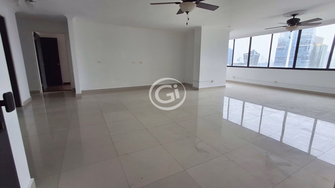 4H|4B Amplio Apartamento para Remodelar en Marbella - foto 1