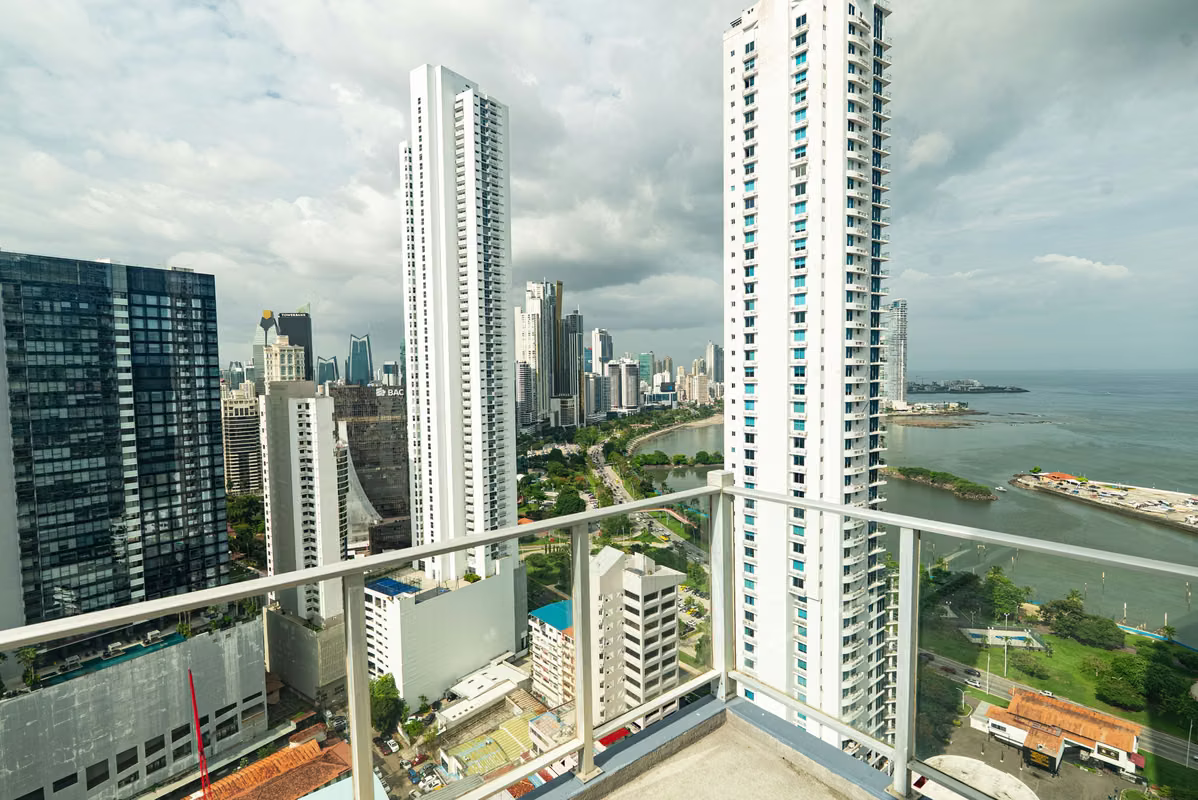 WORLD CLASS CITY LANDSCAPE AND OCEAN VIEWS AT AN AFFORDABLE PRICE - foto 1