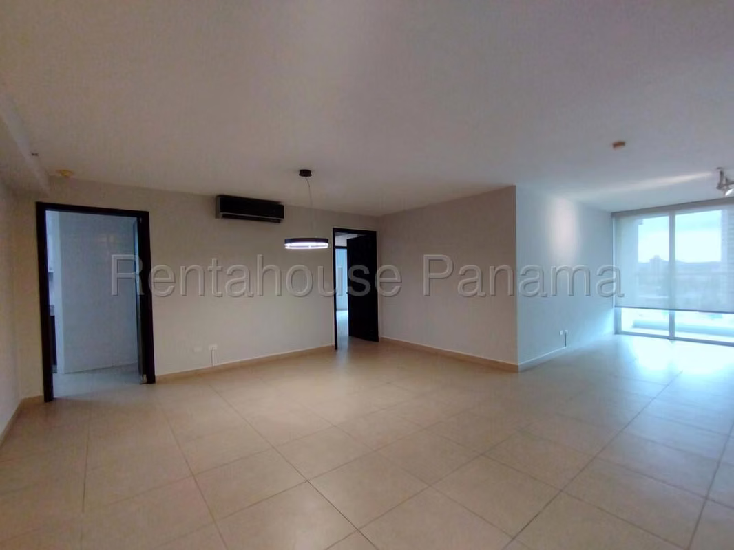 2777 Se vende apartamento 204m, 3 recamaras, 3.5 baños, vista hacia el mar - photo 1