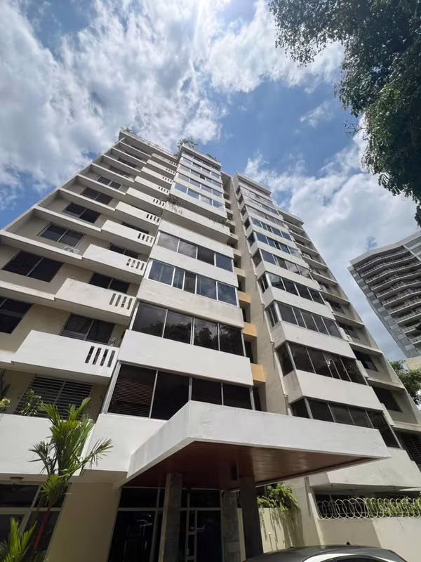 Vendo - Oportunidad en Bella Vista: 189m² Amoblado, 2 Recámaras, Piscina, 2 estacionamientos - photo 1