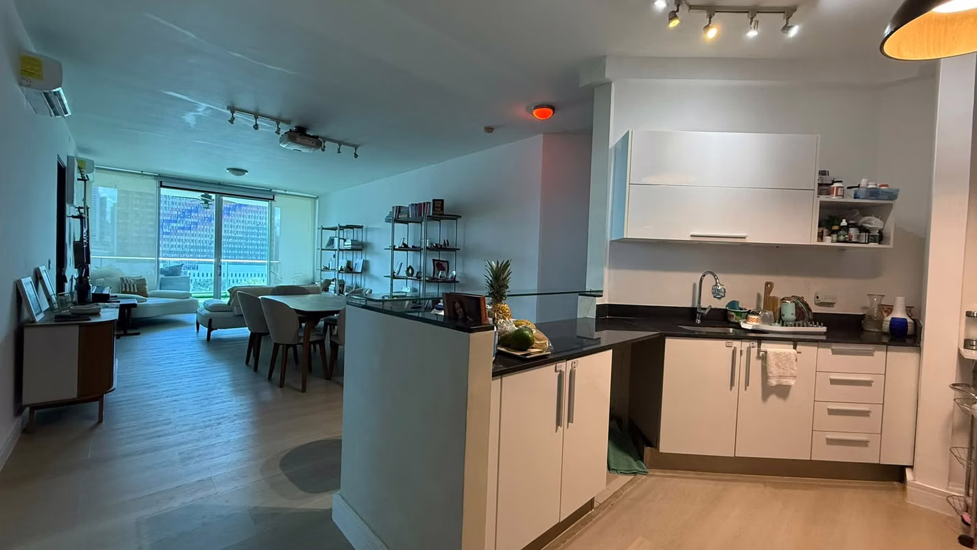 ALQUILER DE APARTAMENTO EN AVENIDA BALBOA VISTA AL MAR $1850.00 - foto 1