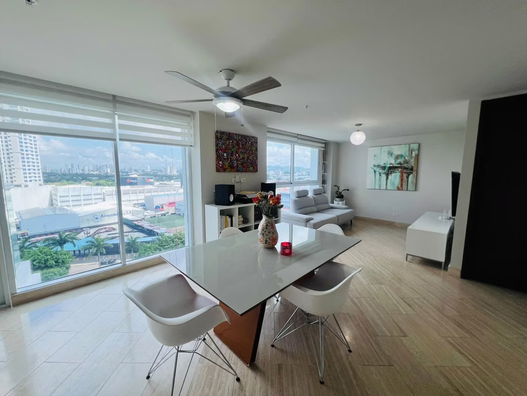 Apartamento en venta en Costa del Este - photo 1