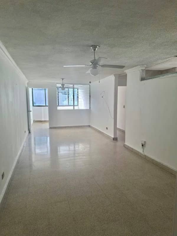 Alquilo lindo apartamento vacío , en Vía Argentina - foto 1