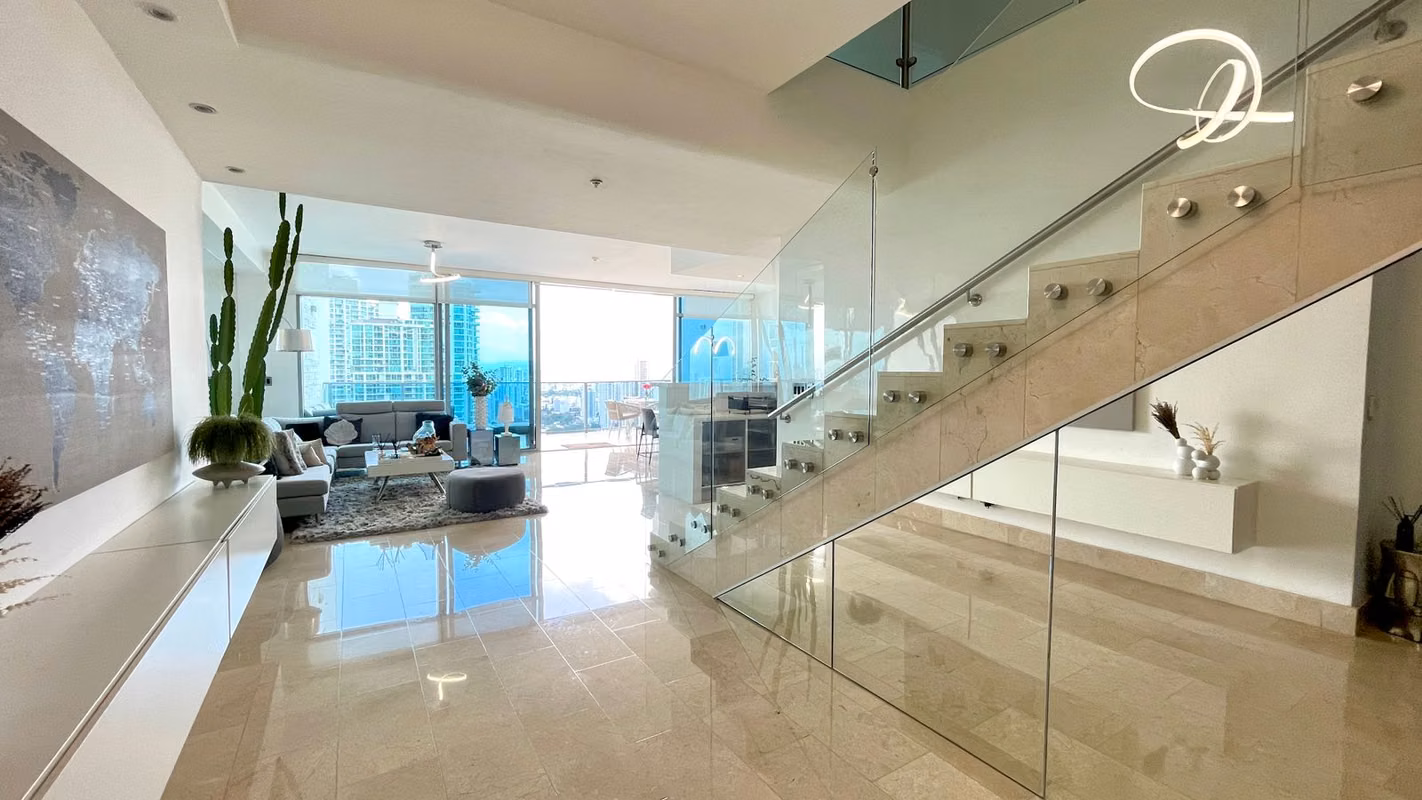 Remodelado Apartamento Tipo Loft Pisos de Marmol espectacular Vista en Punta Pacifica 26EPP1286 - foto 1