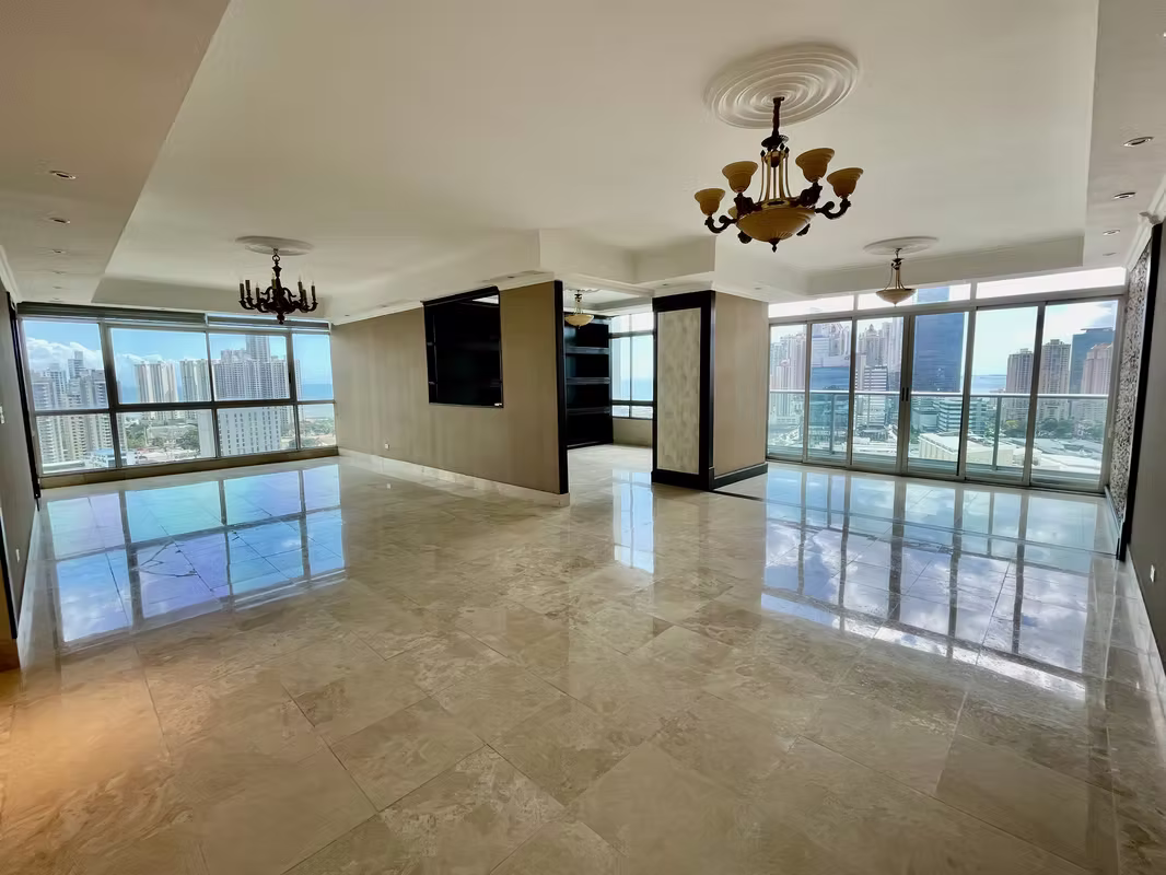 ALQUILER LUJOSO APARTAMENTO CON VISTA AL MAR Y CIUDAD - foto 1