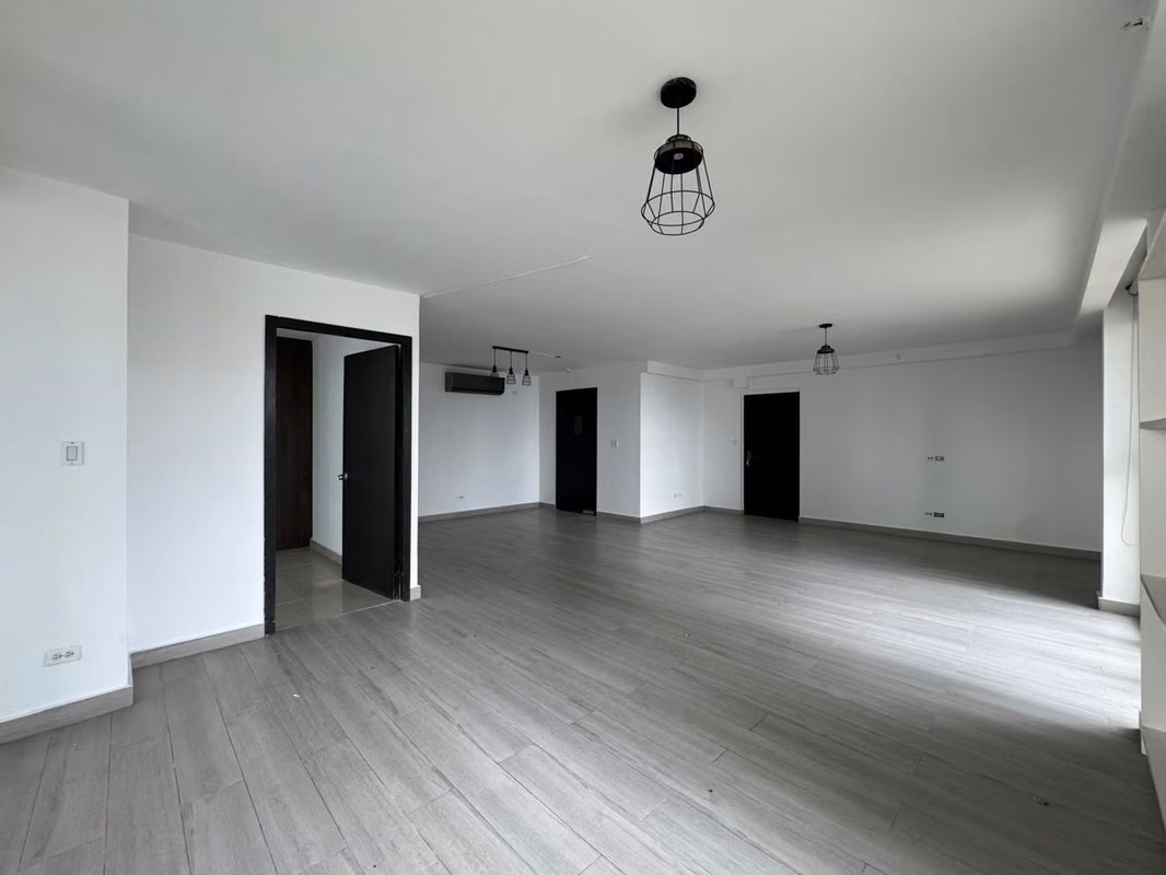 REMATE APARTAMENTO-BELLA VISTA (PARQUE URRACA) - photo 1