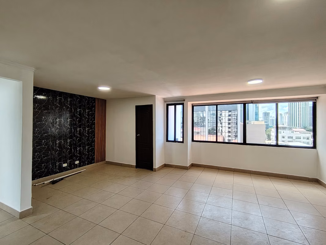 Marbella | 152.5 m² | 3 Recámaras + Den | 2 Parkings | $215,000 - photo 1