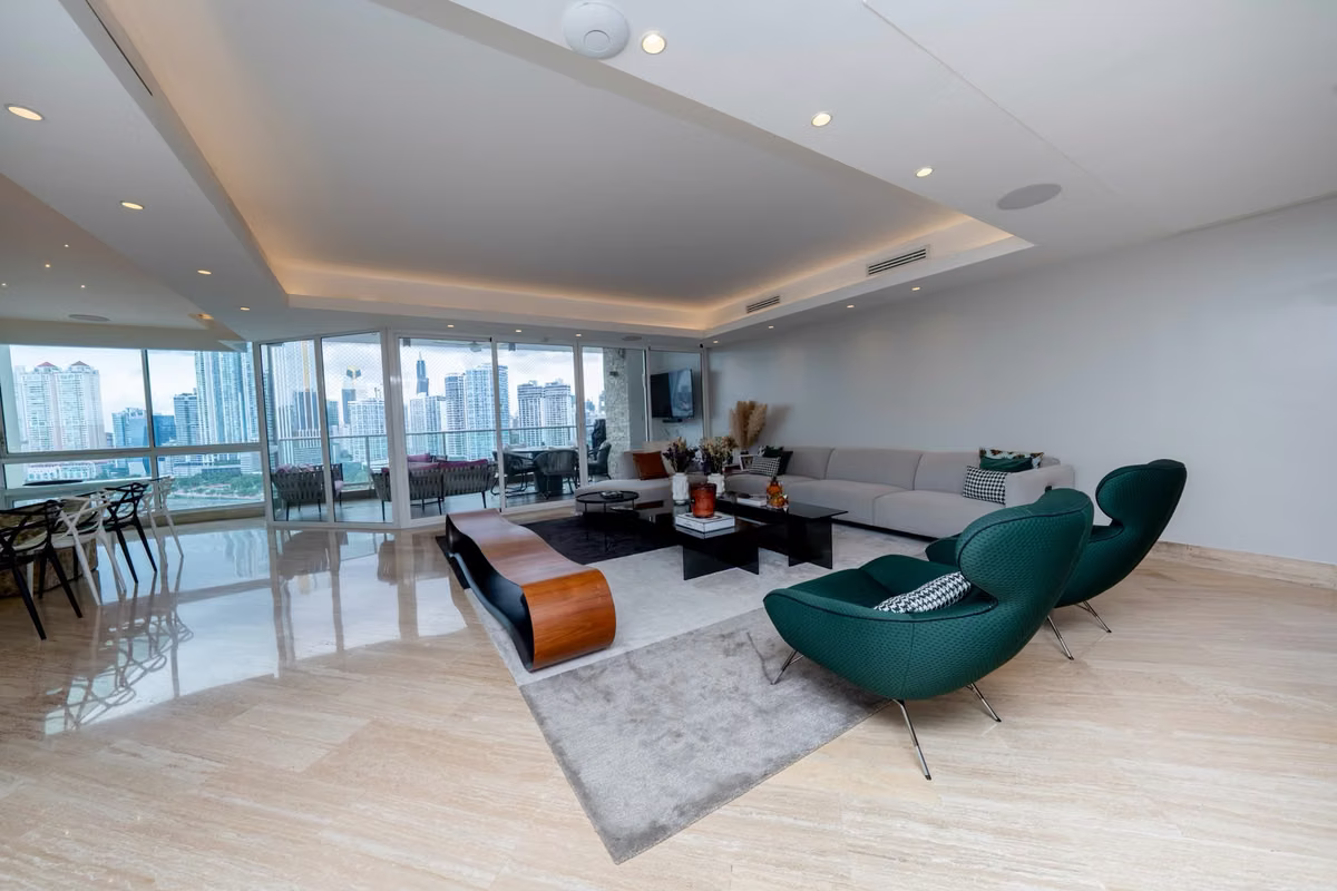 En Paitilla 334 m² Completamente Remodelados | Smart Home y Diseño Contemporáneo con Amplio Balcón - foto 1