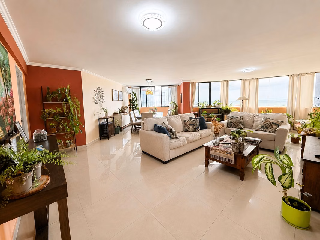 Alquiler de apartamento con vista al mar en Rocamar, Ave. Balboa - foto 1