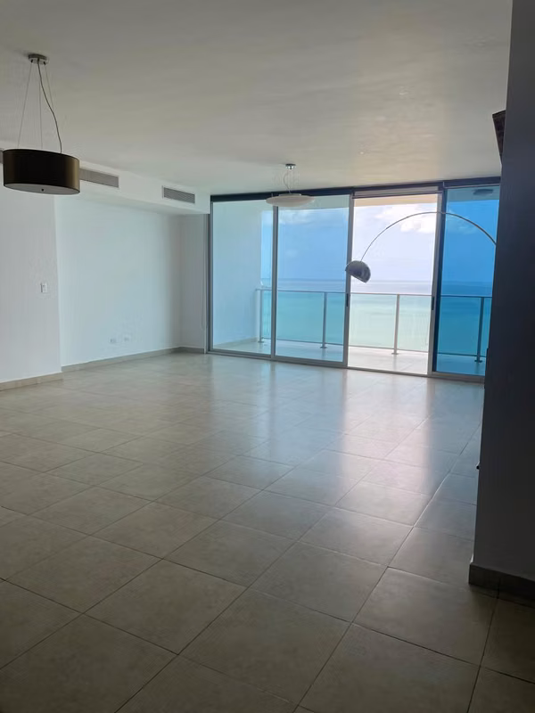 SE ALQUILA APARTAMENTO VISTA AL MAR EN AVENIDA BALBOA - foto 1