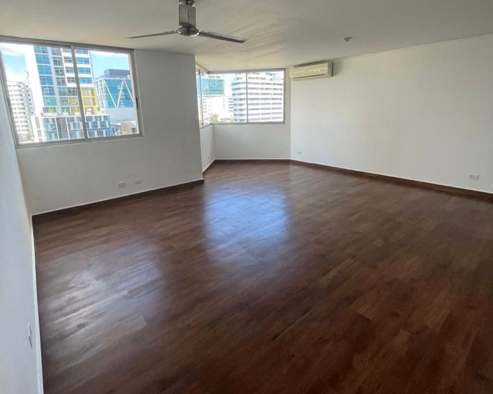 27475. Se alquila apartamento 128m, 3 recámaras, 2 baños, 2 parkings - foto 1