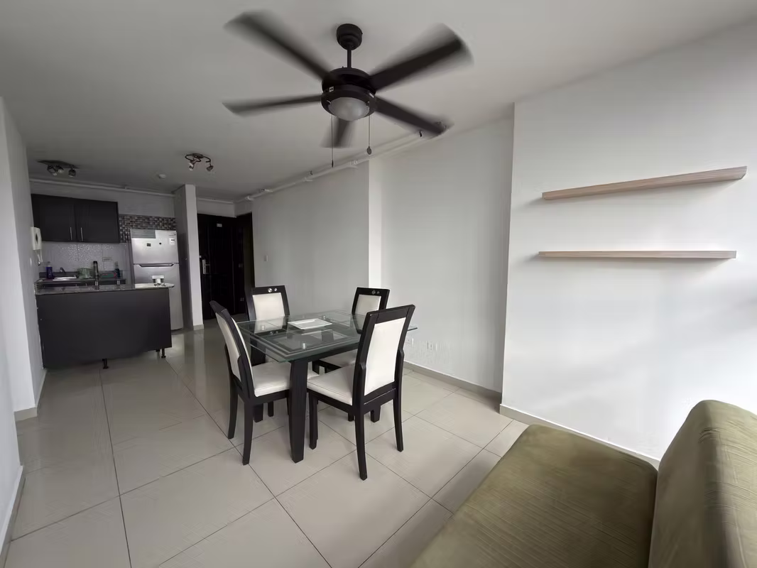 Alquilo apartamento en Via España, 2 recamaras, amoblado, 80m2, area social. - photo 1