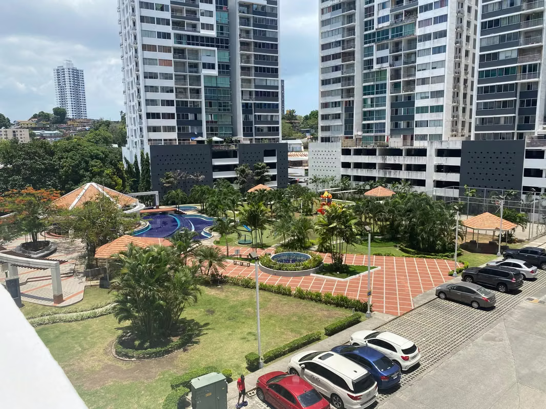 VENTA, AMPLIO APARTAMENTO, LISTO PARA OCUPAR, CON TERRAZA PRIVADA - foto 1