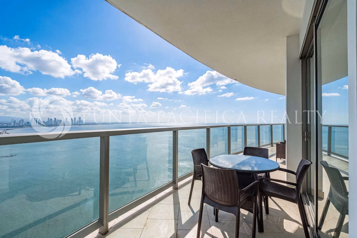 Espectacular Apartamento de 2 Habitaciones + Den con Impresionantes - photo 1
