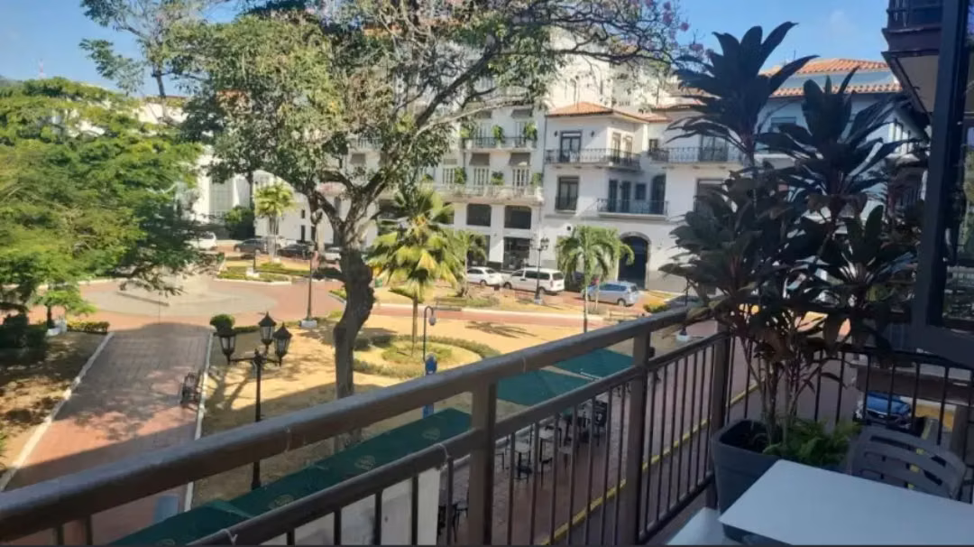 Melissa Foster Luxury Alquila Elegante Apartamento con Vista al Parque Herrera en Casco Viejo - foto 1