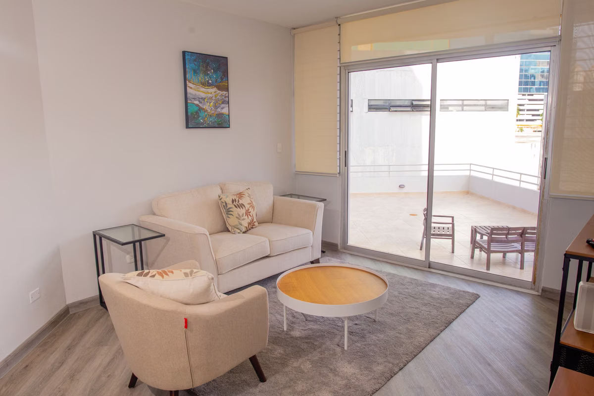 Apartamento Full Amueblado 2 Recámaras + Cuarto de Servicio y terraza privada - foto 1
