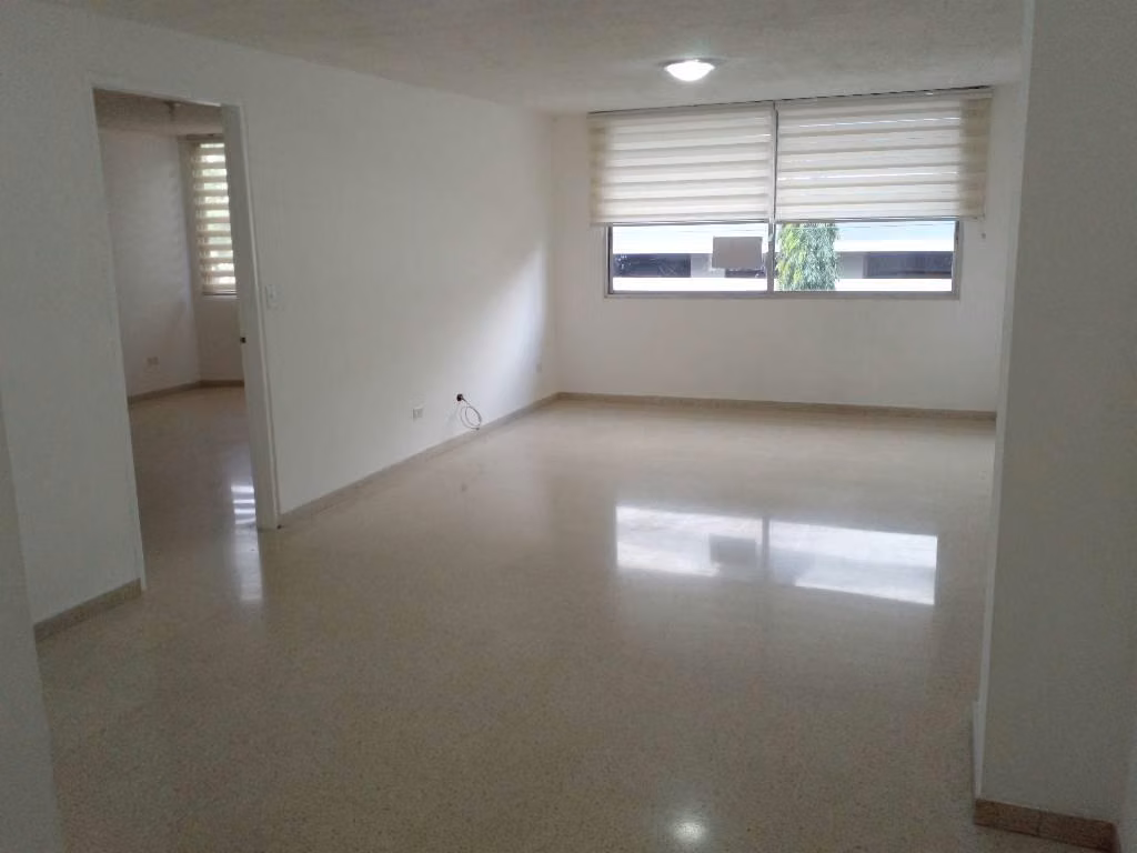 Se alquila apartamento - foto 1