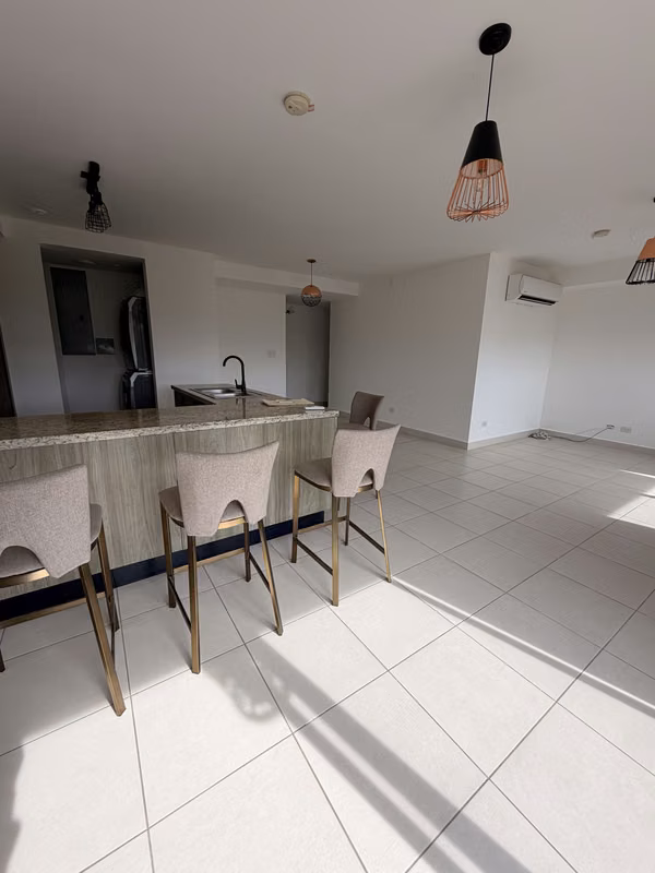 ALQUILO IMPECABLE COMO NUEVO APARTAMENTO EN ALBROOK - foto 1