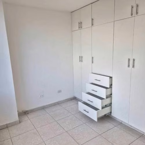 Se alquila apartamento en Santa Elena, edifico Santa Elena. 550$ disponibilidad inmediata. - foto 1