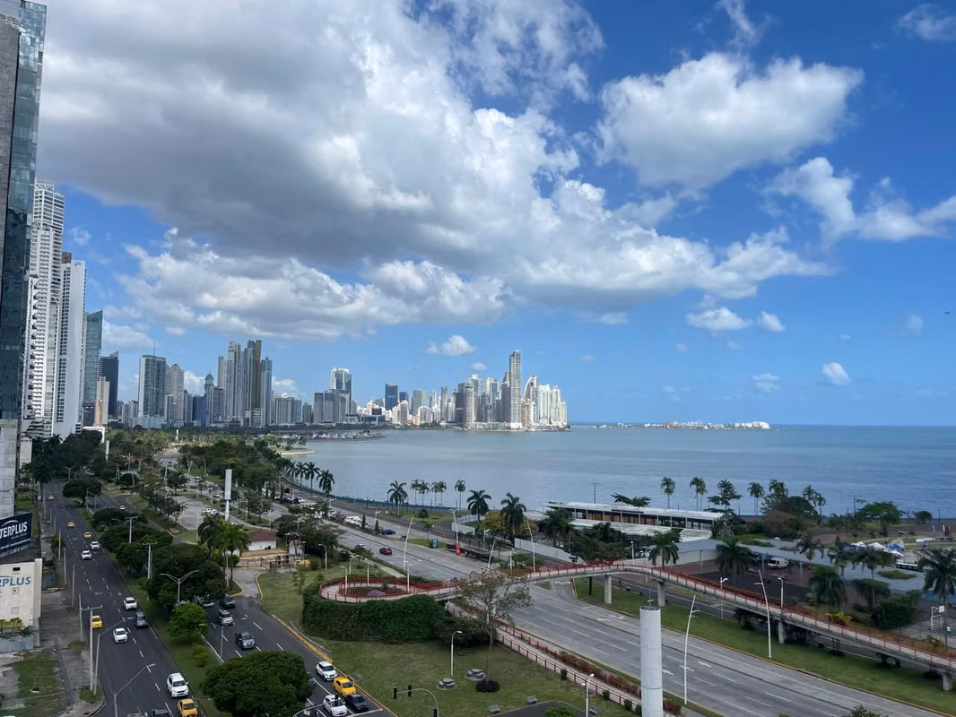 Se alquila hermoso apartamento, amoblado, con vista al mar en Ph The Sands Avenida Balboa. - foto 1
