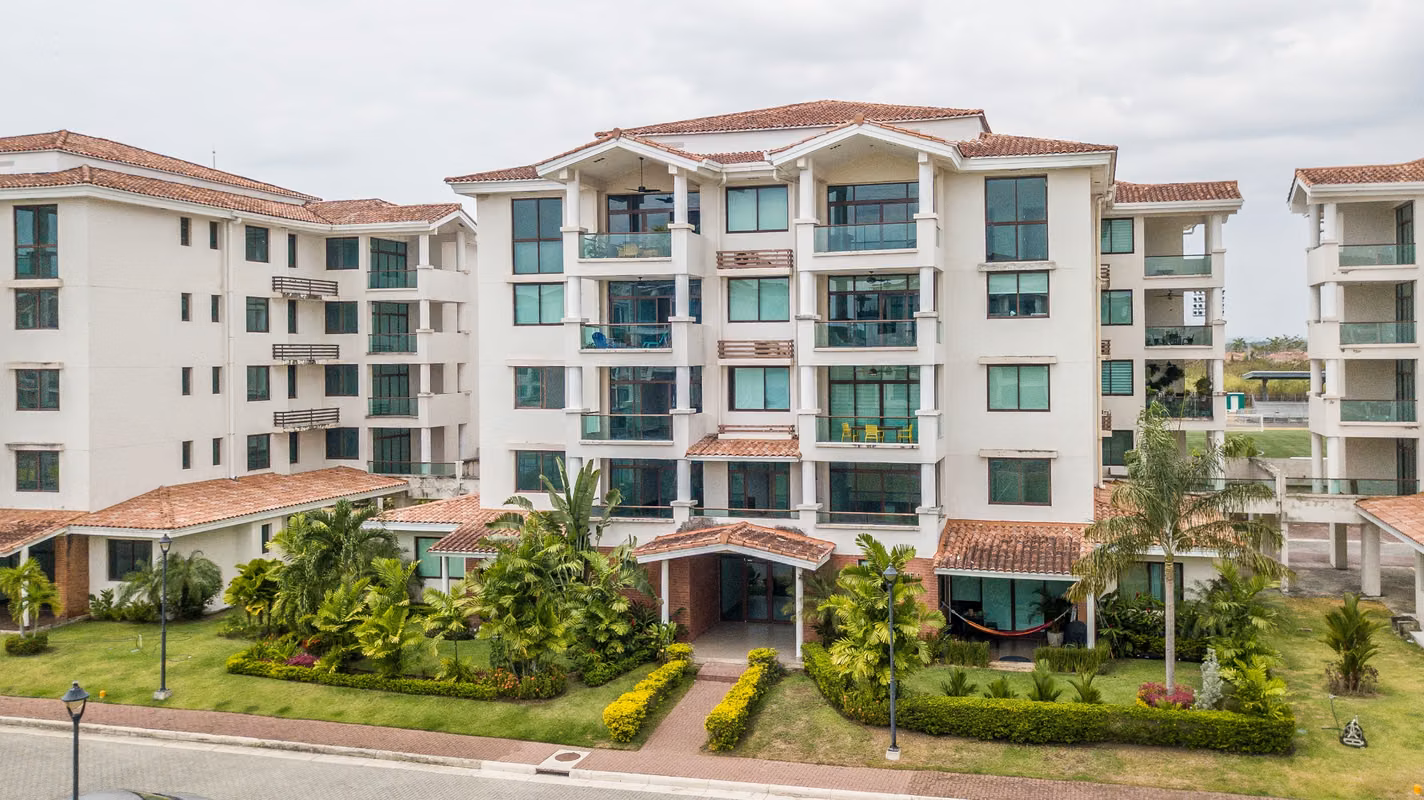 Residencial Costamare - PH 3 Hab, 2.5 Baños, Balcón Amplio F.A. - foto 1