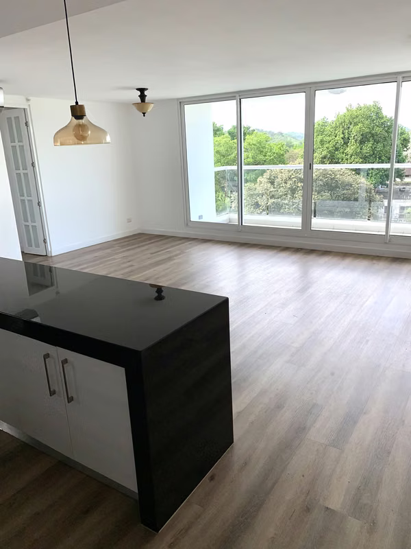 ALQUILO ESPECTACULAR APARTAMENTO EN CLAYTON PARK - foto 1