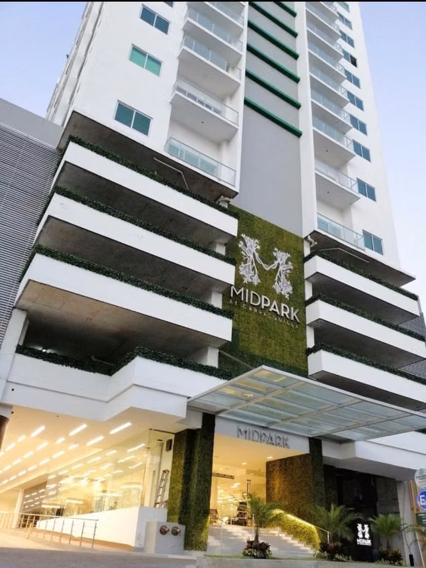 Venta de Apartamento en Edificio Mid Park con Línea blanca - foto 1
