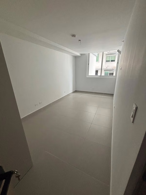 Hermoso Apartamento a Estrenar en Condado del Rey - photo 1