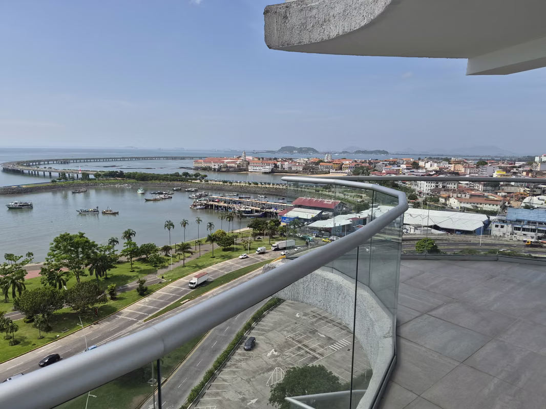 APARTAMENTO EN VENTA  FRENTE AL MAR - foto 1