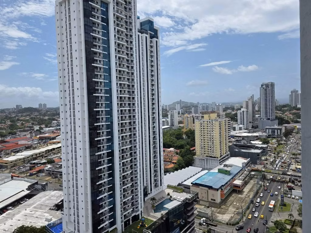 Se alquila apartamento en Vía españa - foto 1