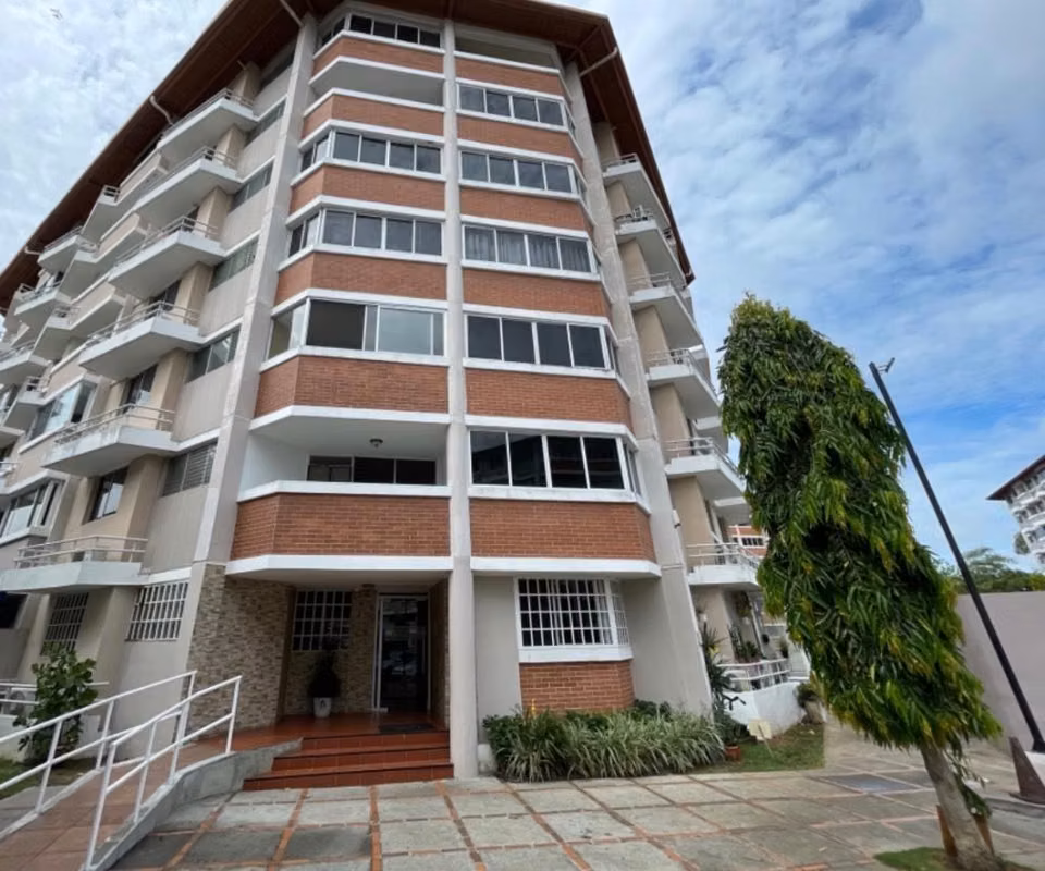Remate- apartamento- Edificio llano bonito-93.000$ neg. - foto 1