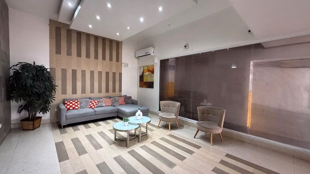 Se vende Apto de 2 recámaras, 2 baños, a pasos de todo - photo 1