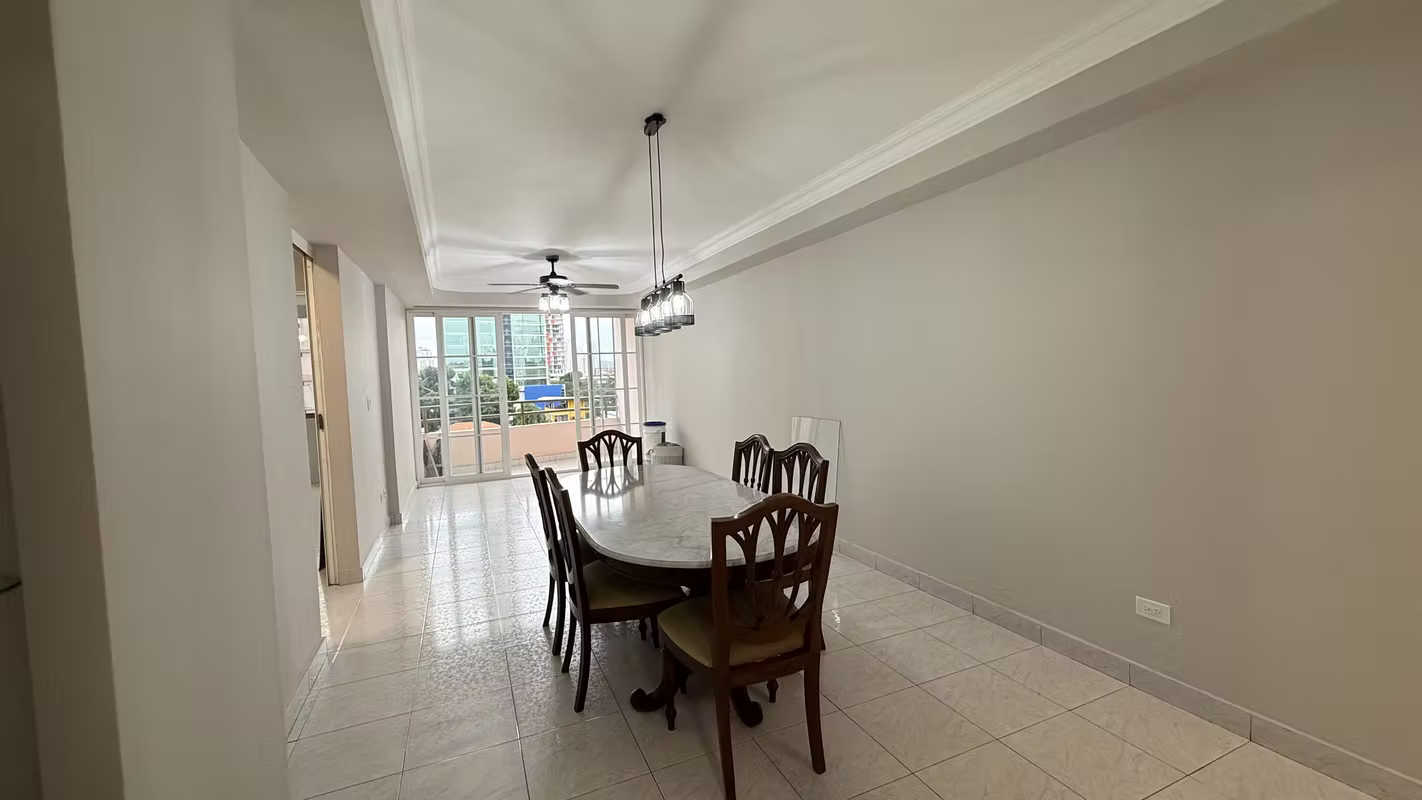 Se alquila Apt de 2 recámaras, 2 baños,1 dem, baño de servicio - foto 1